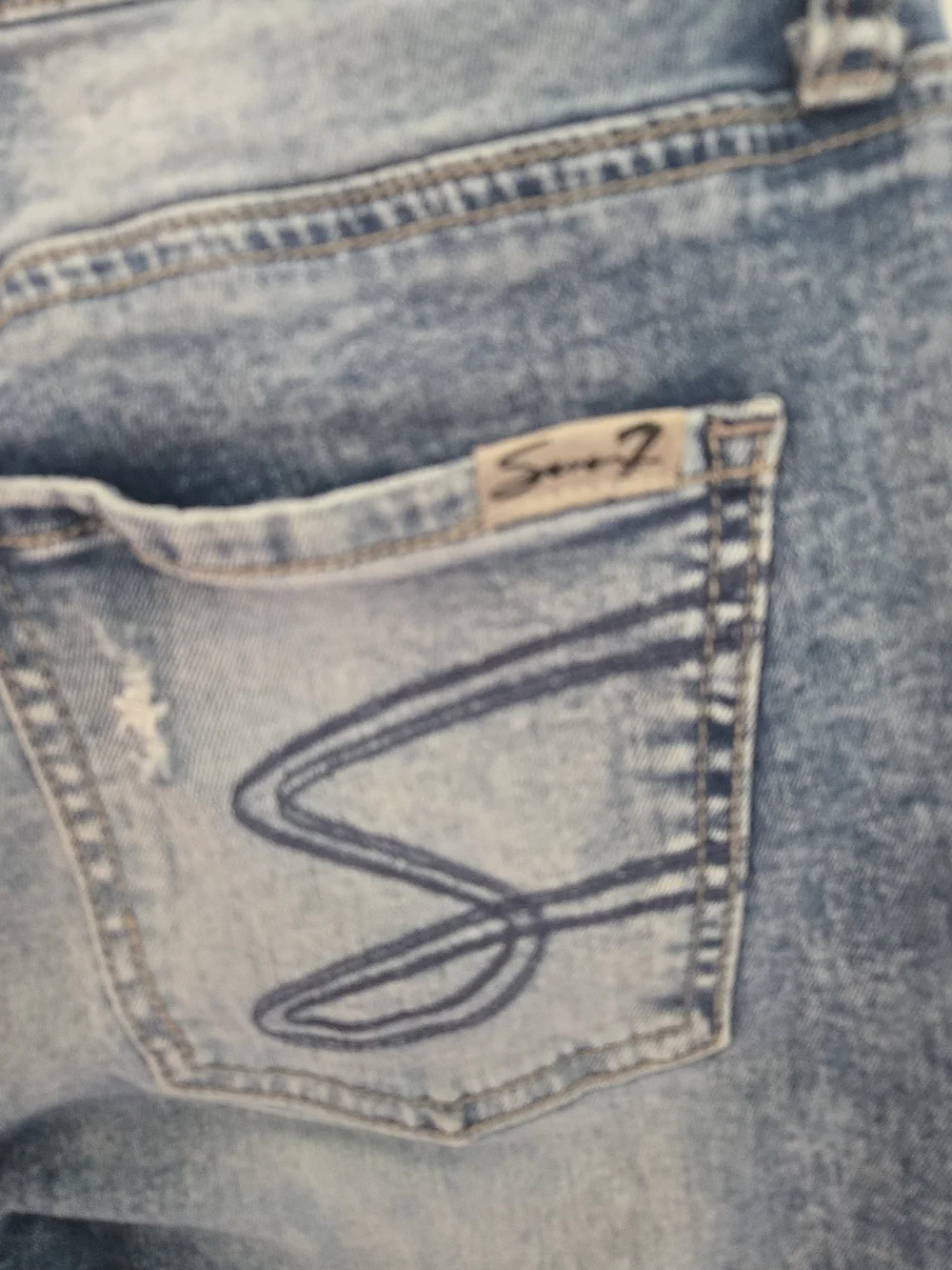 Light Wash Slim Denim Jeans With Cuffed Raw Edge Hem. Womens Size 6. - Picture 7 of 14